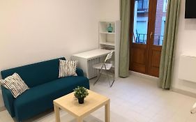 Un Genial Estudio En El Barrio Las Cortes