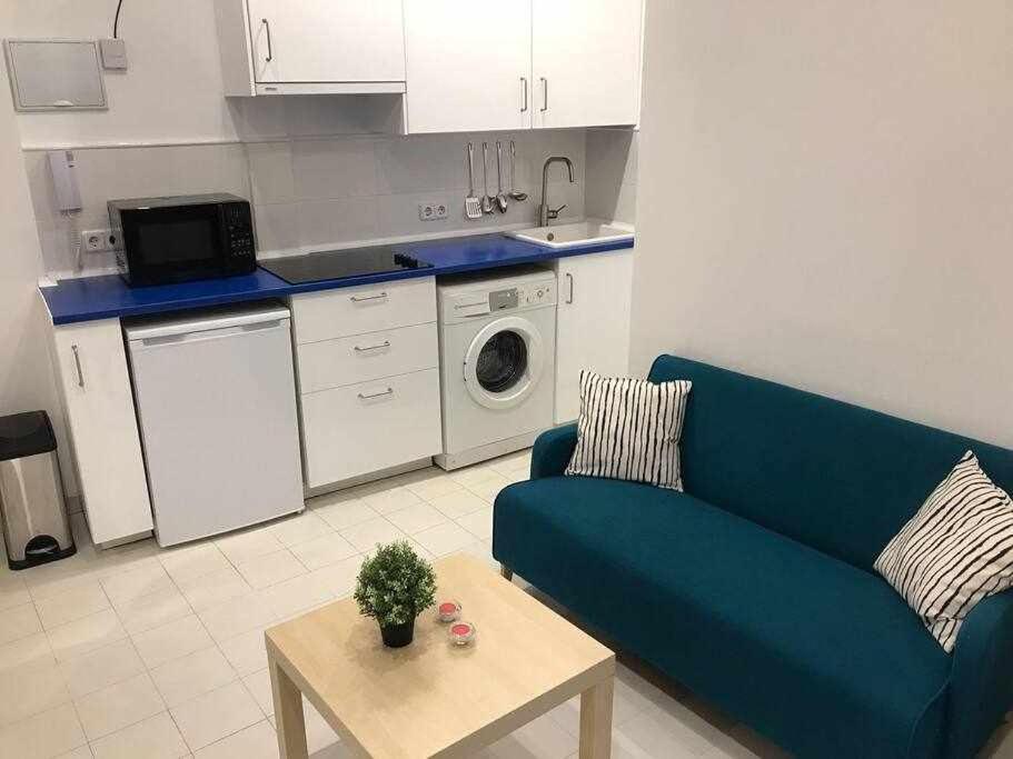 Un Genial Estudio En El Barrio Las Cortes Madrid Exterior foto