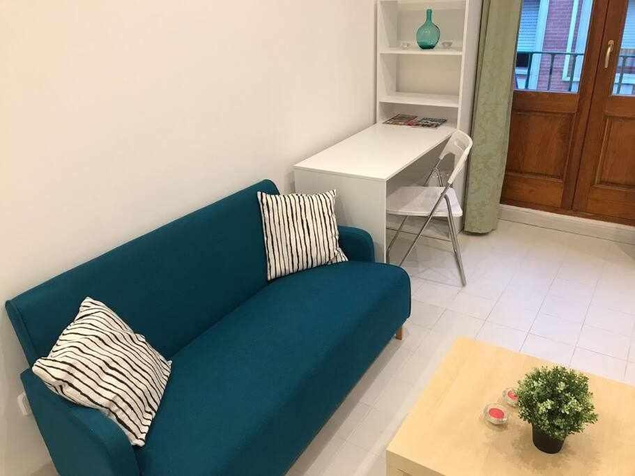 Un Genial Estudio En El Barrio Las Cortes Madrid Exterior foto